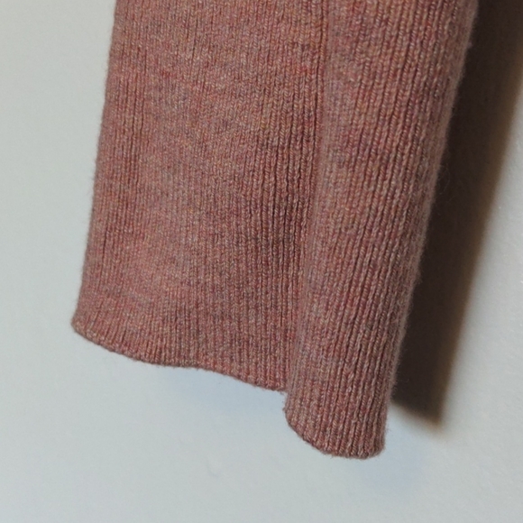 RW&CO Salmon V neck sweater - Picture 4 of 4